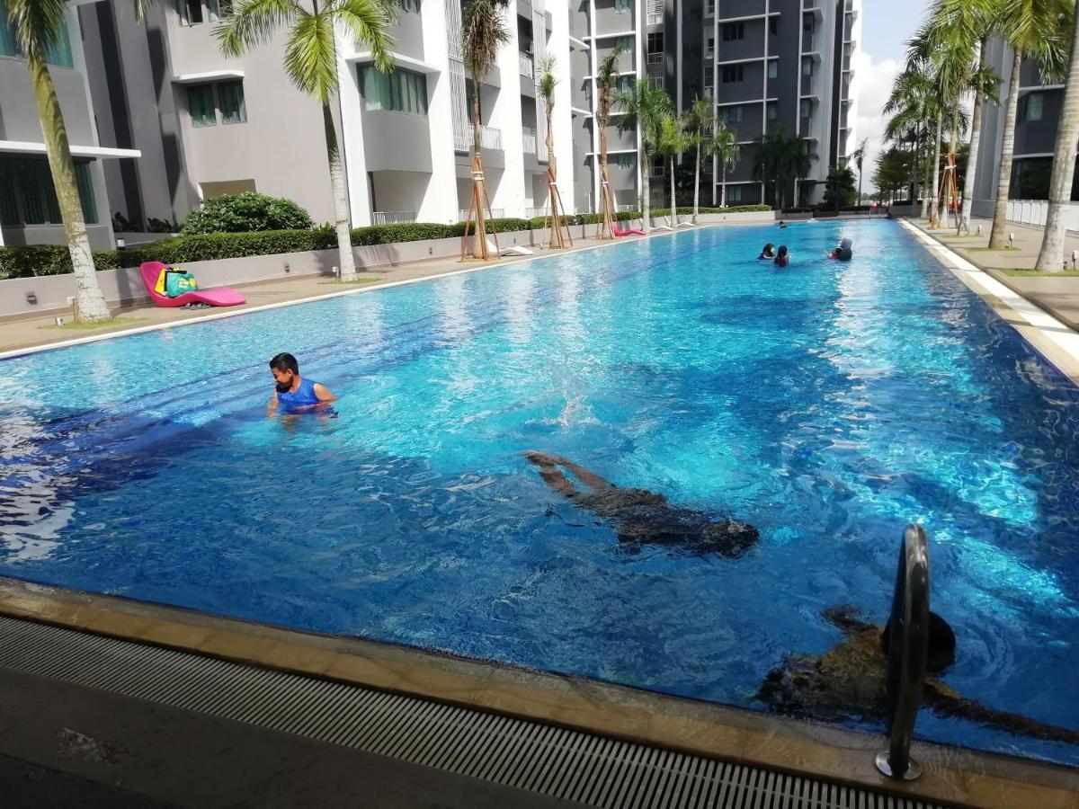 Fz Almyra Homestay Kajang Exterior foto